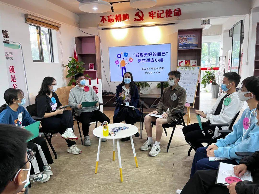 汇聚社工力量服务美好生活普惠十年功勋人物钟晓微十年社工路最是初心