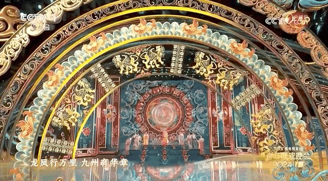 (图源2024年春节联欢晚会)而这一场穿梭时空的中式审美大秀的艺术顾问