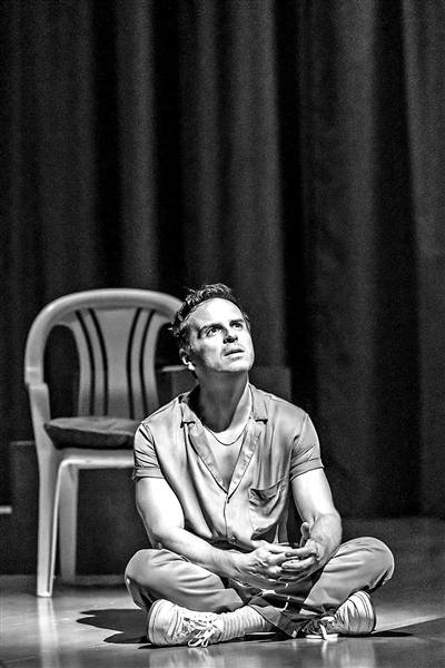 舅舅从万尼亚身上脱落了