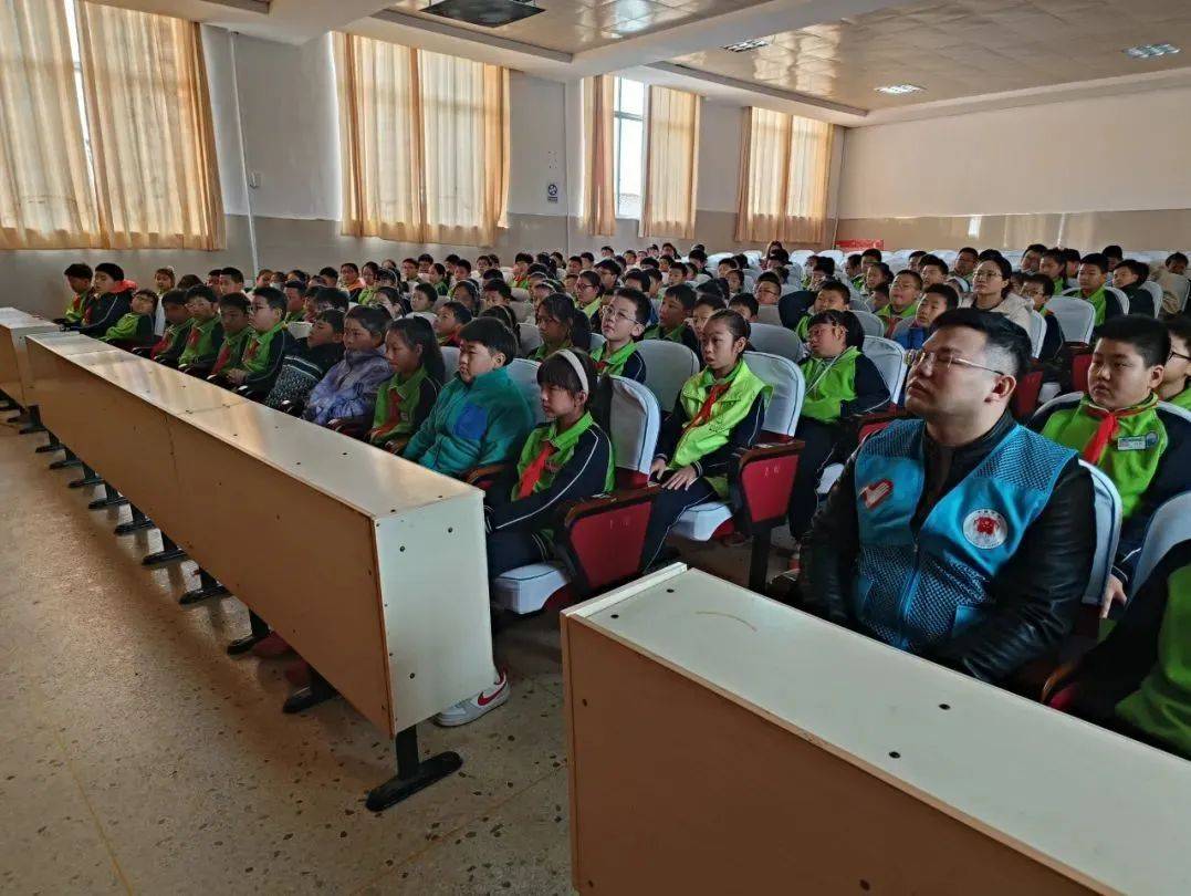 荣成市检察院组织检察干警走进威海技师学院,蜊江中学,寻山完小等
