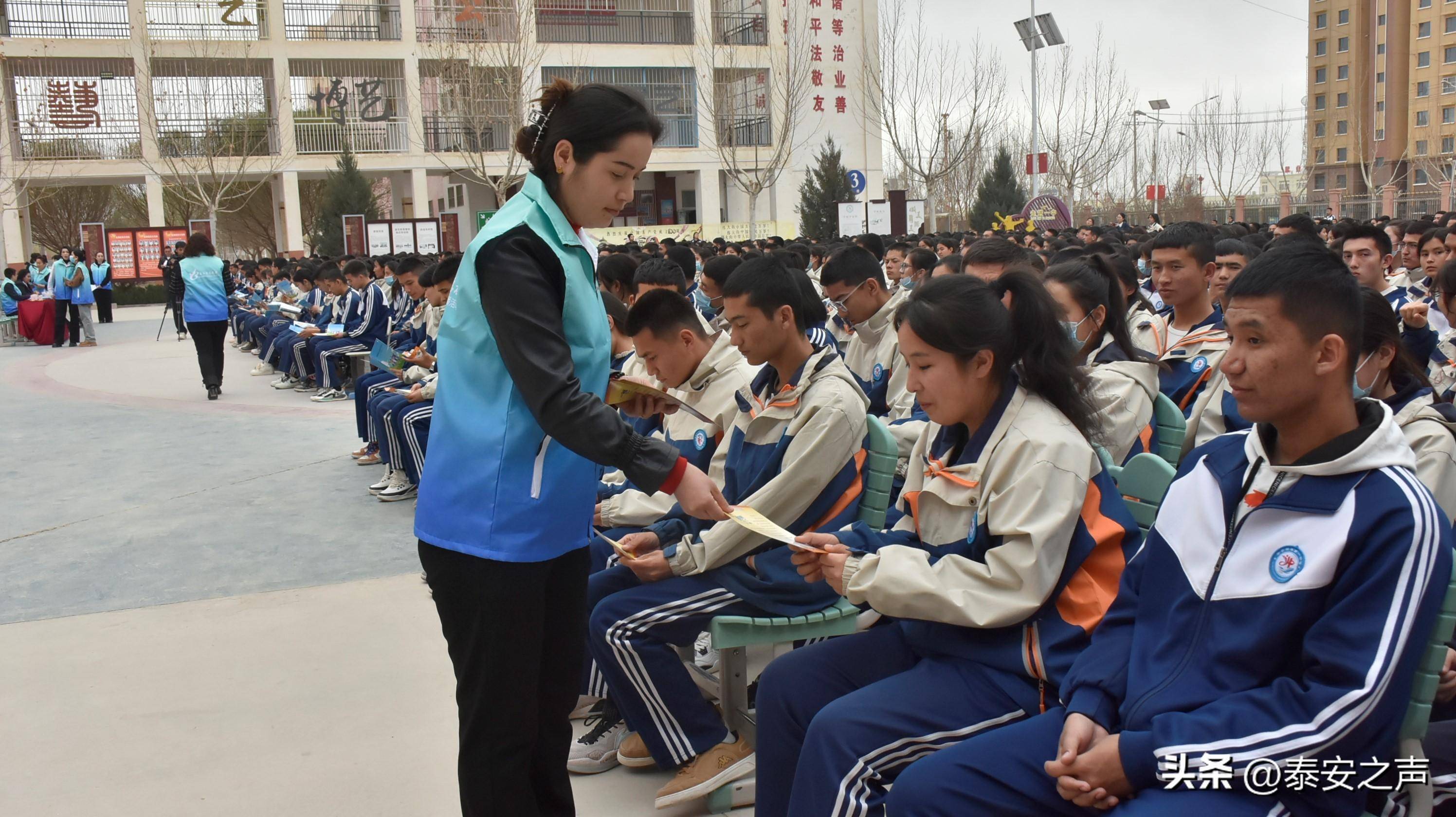 岳普湖县第一中学学生古丽孜巴·艾买提江说:今天医务人员详细介绍了