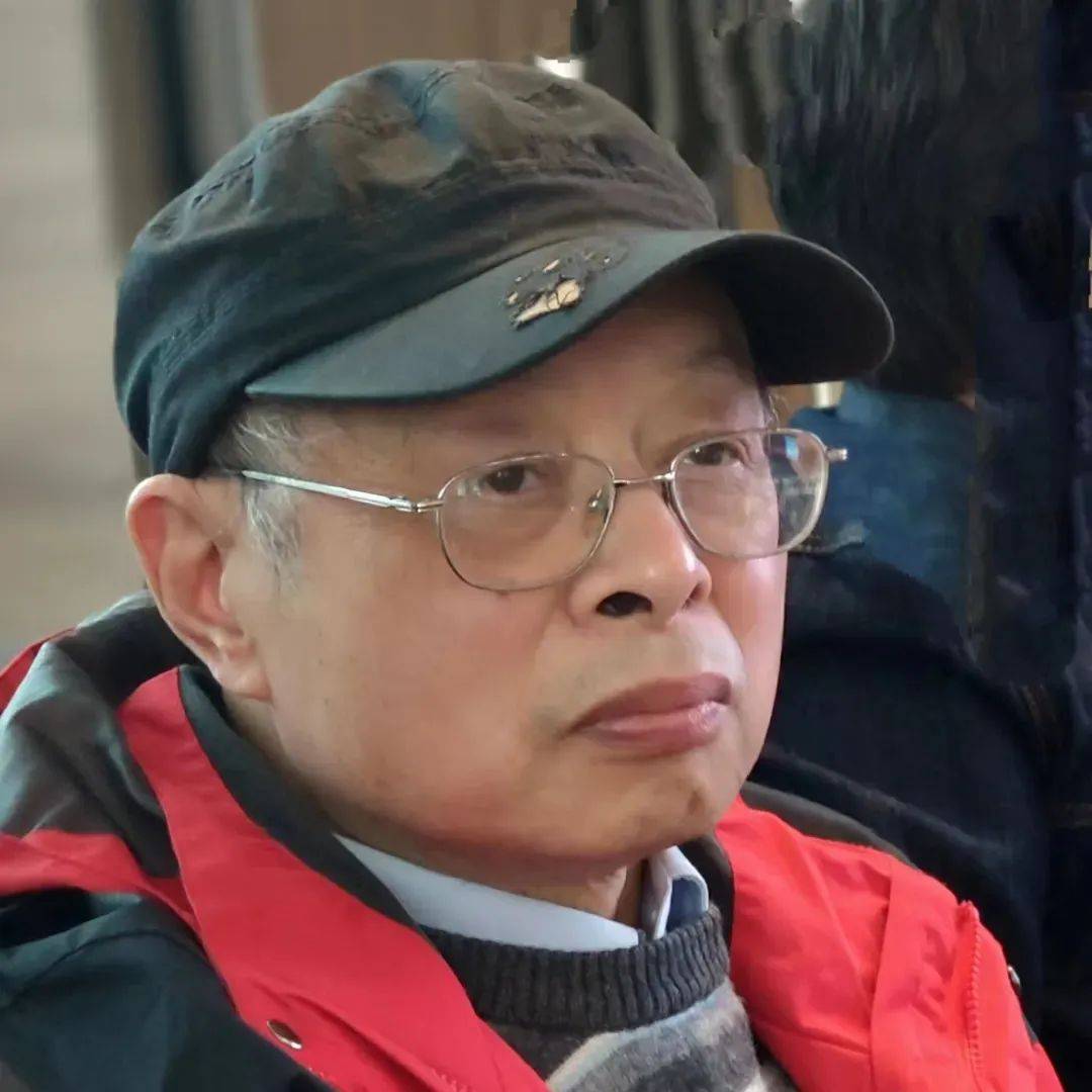 现任中国国家画院研究员,上海文史研究馆馆员,陆俨少艺术院名誉院长