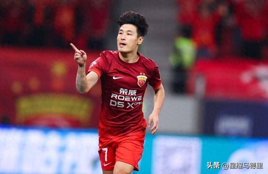 海港4球被吹！仍3-1绝杀河南登顶中超 武磊3轮3球 张琳芃头槌救主_巴尔加斯_禁区_破门