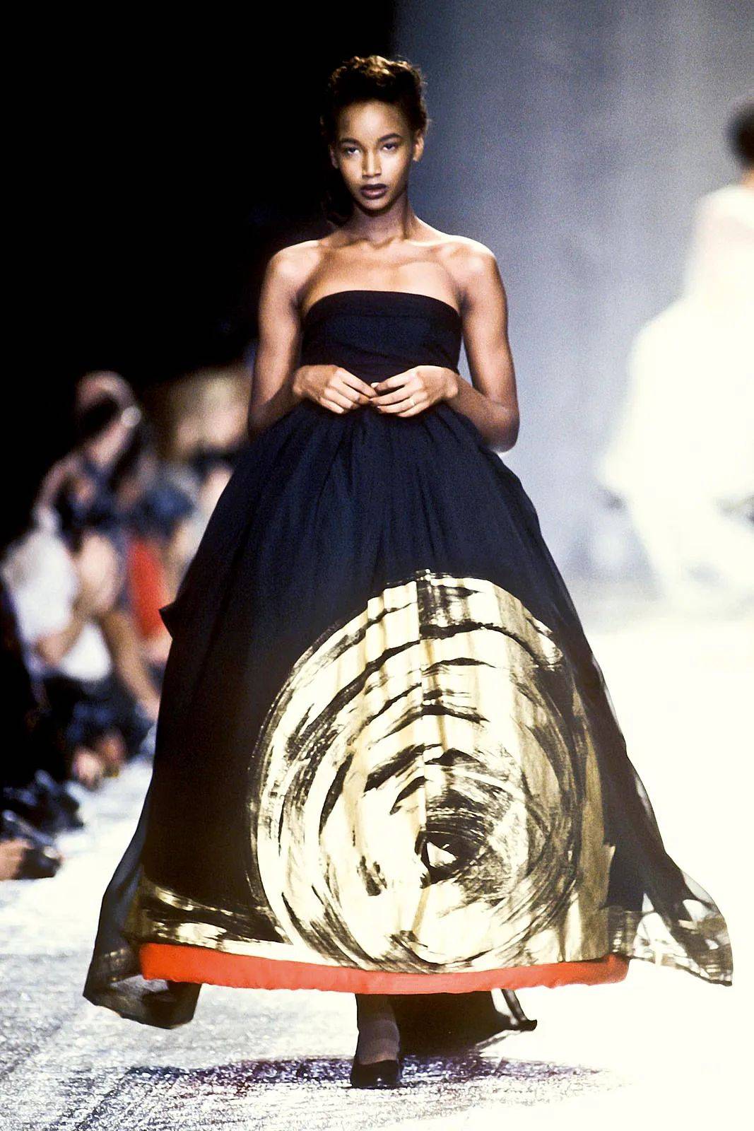 穿搭都2024了谁会被华丽丽的穿搭击中啊你们熟知的