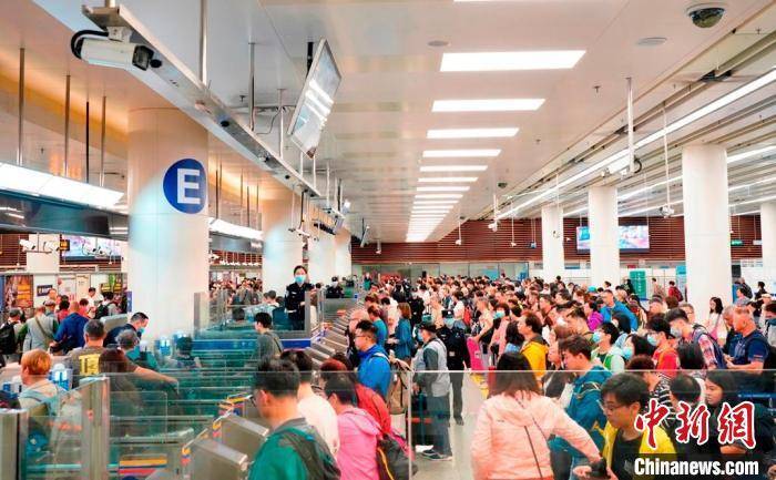 香港复活节假期首日深圳福田口岸入境客流创新高