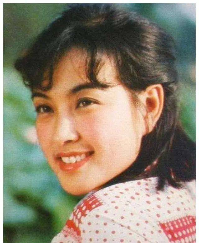 刘晓庆前夫陈国军3婚2离52岁再做爸爸大儿子陈赫是他的骄傲