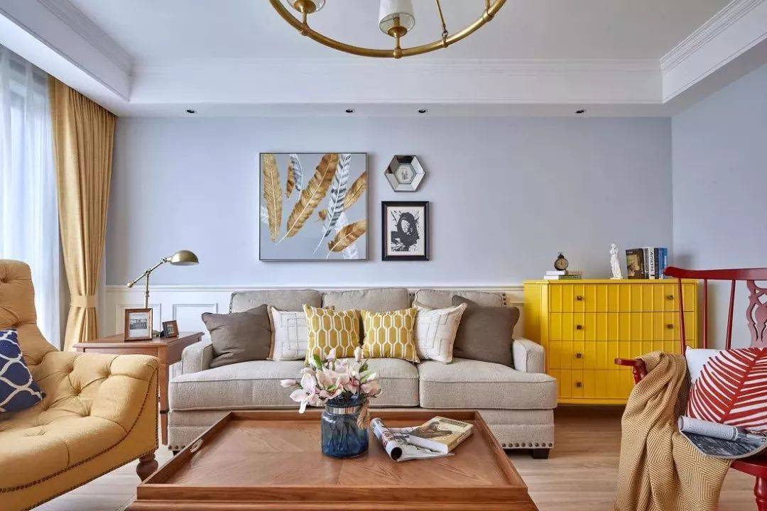 选对沙发背景墙装饰画客厅空间瞬间焕新颜美观又大气