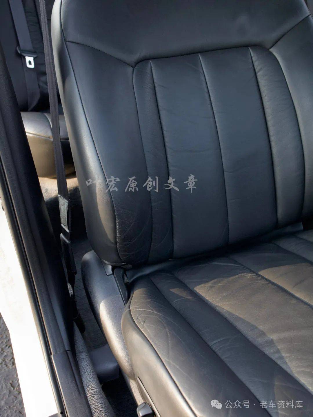 ytein给我看了这辆车的绿本,涉及隐私我就不展示了,登记的车名为"艾维