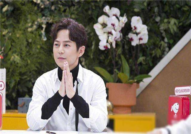 何炅收粉丝送的金条高情商回应并表明态度不在乎面子拒收一切