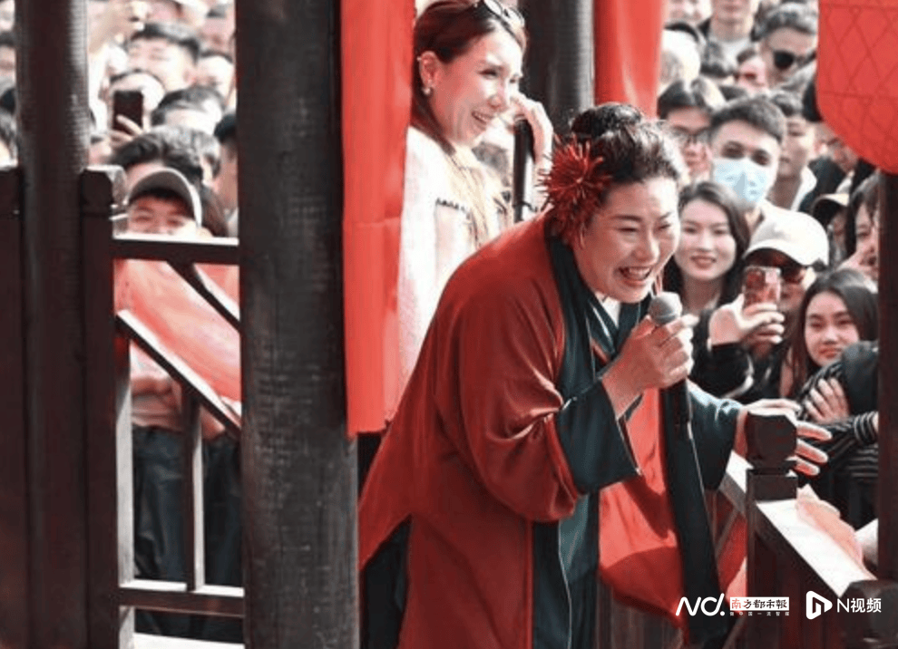 这一回,王婆不再"卖瓜",而是做起了说媒拉纤的营