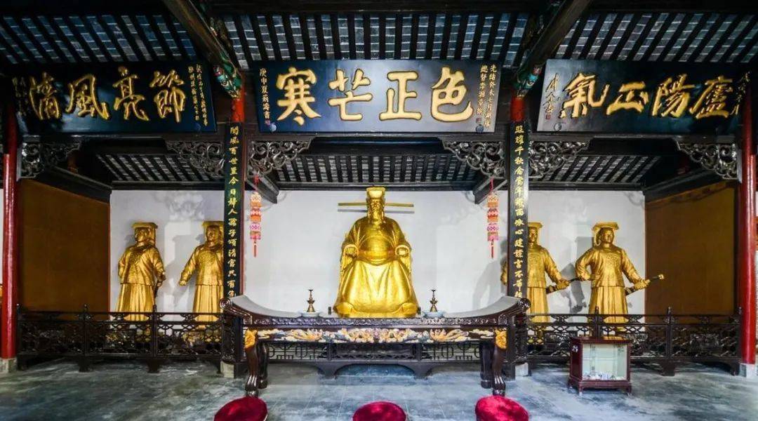 明朝有包公书院,后重修,定名为包公祠,今天的合肥包公祠,源于明代