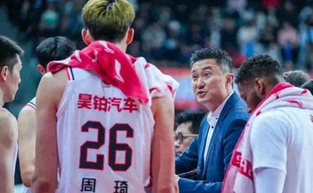 周琦,作为中国篮球界的一颗新星,曾因其出色的身高和技术水平备受瞩目