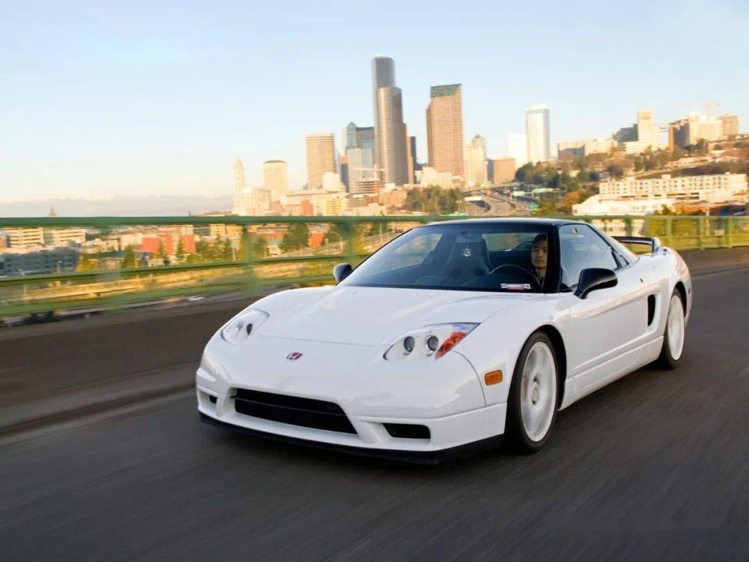 2020年,collecting cars将一辆nsx-r拍卖出16万英镑的价格,如果放在