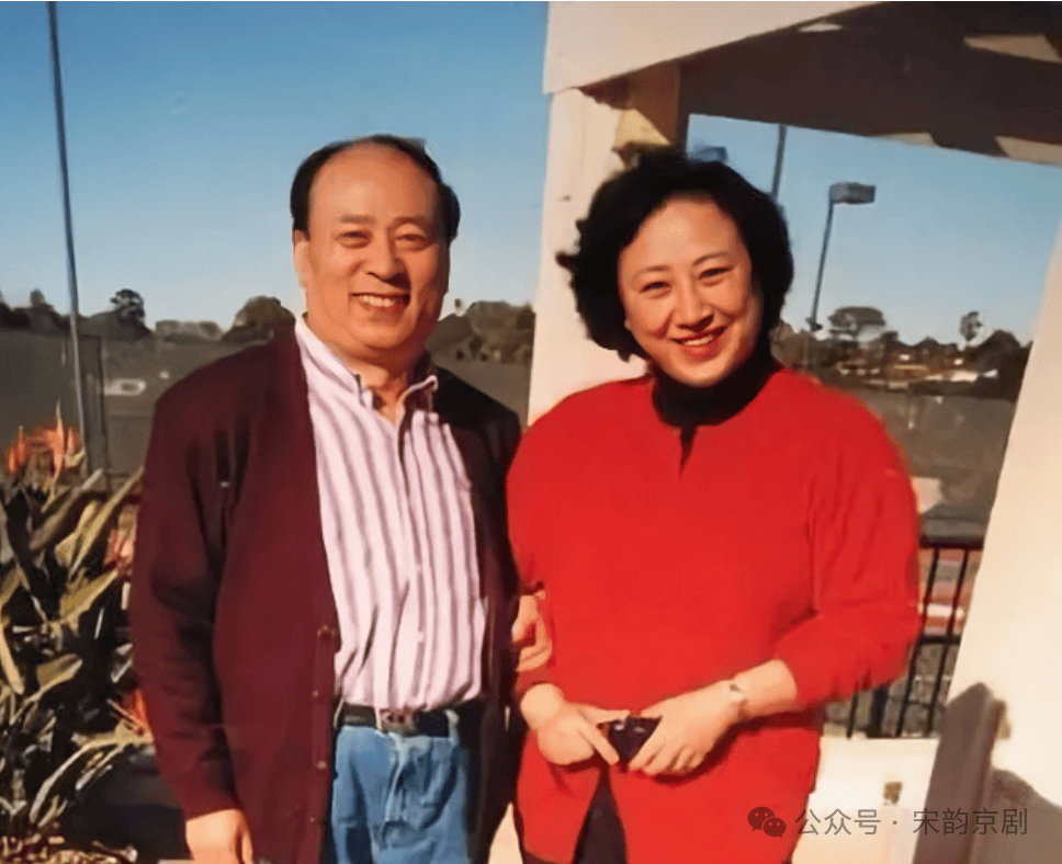 1996年,49岁的马小曼结婚了,她的丈夫就是著名京胡演奏家燕守平.