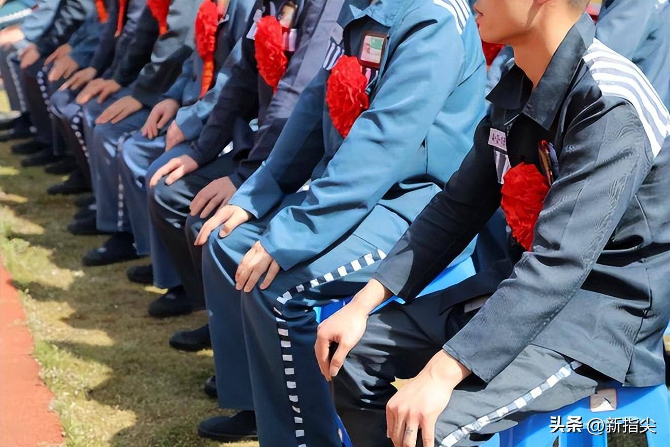 湖南省武陵监狱举办改造积极分子表彰大会暨服刑人员广场舞大赛