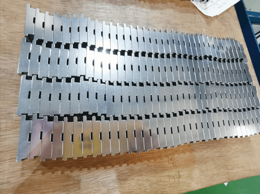 圆机所有一切核心就是圆,各种零配件都是要沿着圆心运动,累计公差也