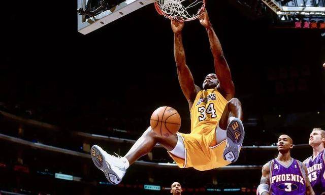 52岁nba传奇奥尼尔近况:体重破400斤,胡子花白,新女友娇小玲珑_篮球