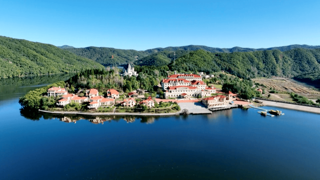 据介绍,按照"南长白山旅游集散地"发展定位,今年通化县将坚持文化和