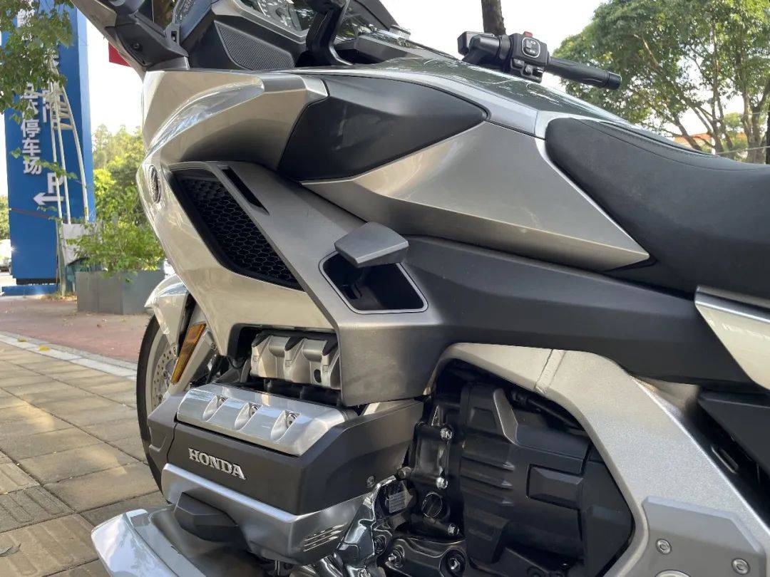 2023款本田金翼dct自动档 csc正三轮银灰双拼色 正规小贸 现车仅一台