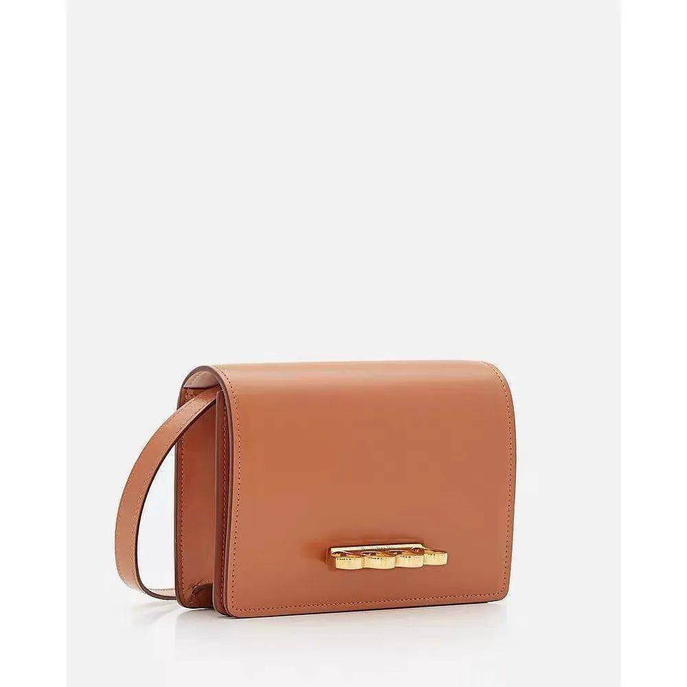 购买方式:celine线下门店参考价格:23,595 rmb品牌:celine无领小香风