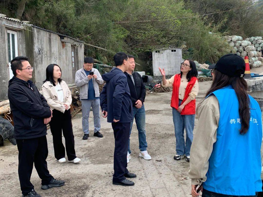 讲座伊始,林立东博士结合图文,详细介绍了羊栖菜的生长过程以及产业