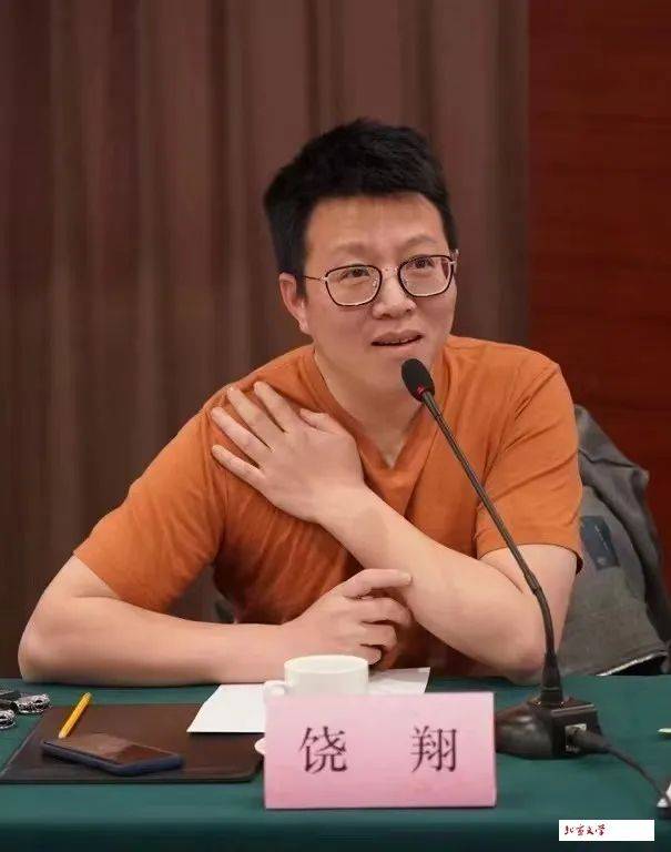 饶翔写出基层官员的血肉