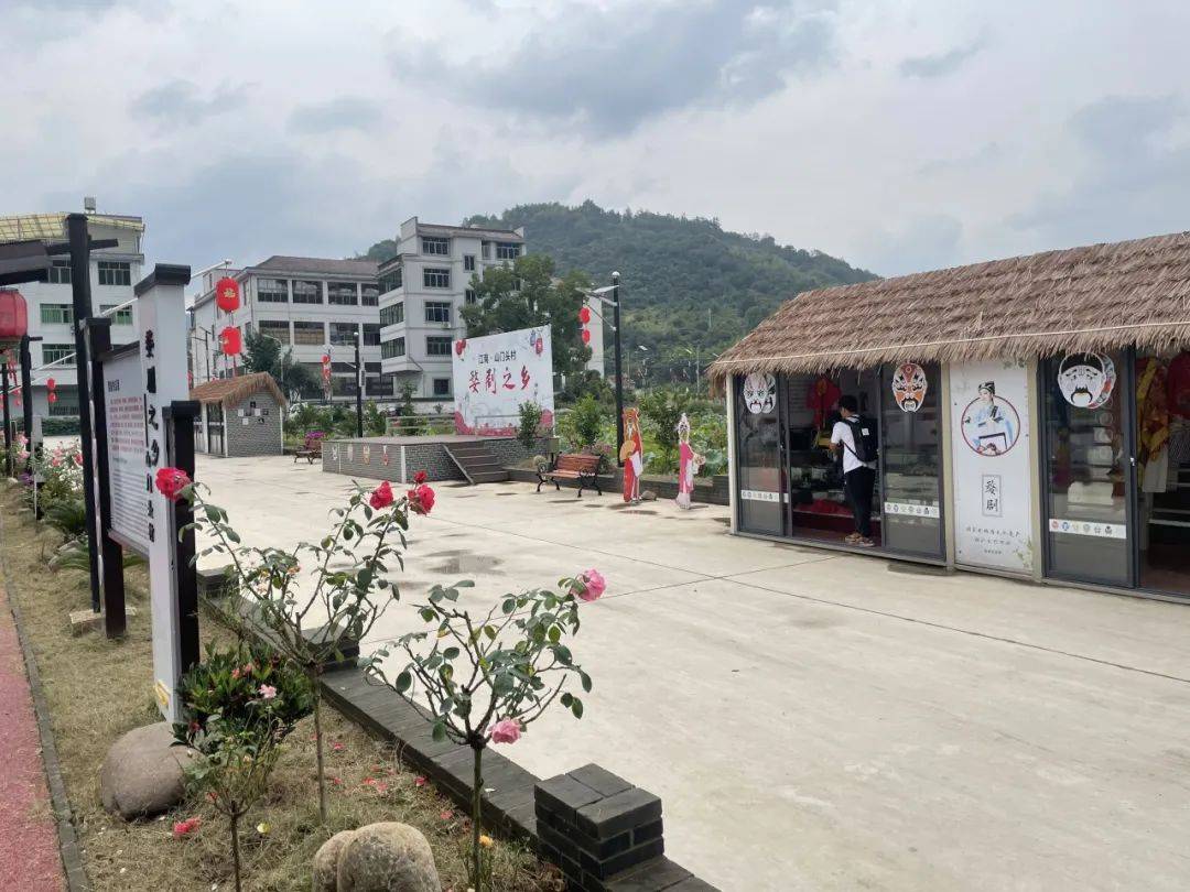 近年来,山门头村深耕婺剧文化,以农村婺剧文化为载体大力弘扬传承金华