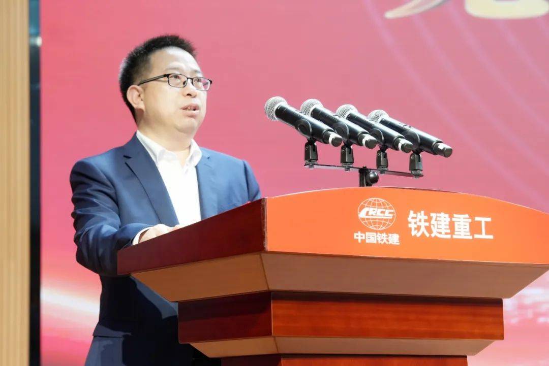 客运车间客运值班员李军,中国铁路沈阳局集团通化工务段通化桥隧车