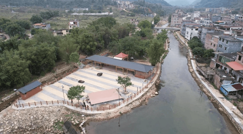 通讯员 李金全供图据悉,怀集县水利局在实施了马宁水(蓝钟镇段)生态