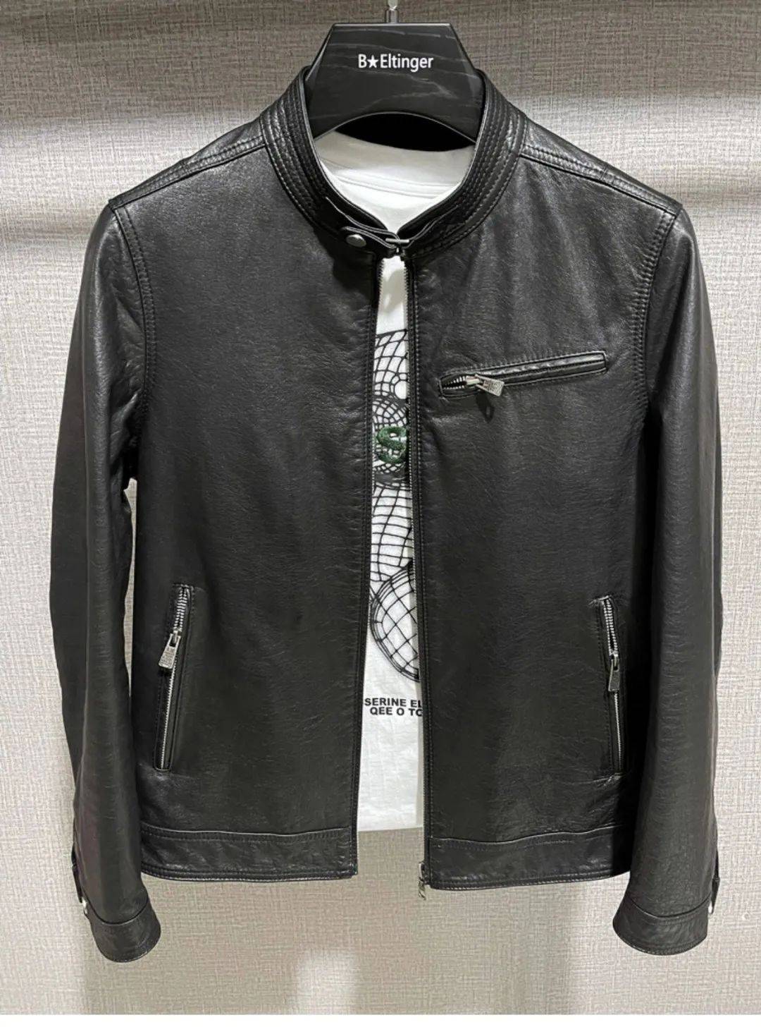 男士皮衣外套558享材质柔软舒适细腻耐久性好黑色经典不过时上身帅气