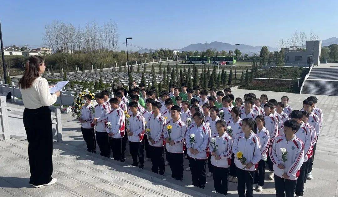 传承爱国志湖北各地中小学积极开展清明祭英烈活动