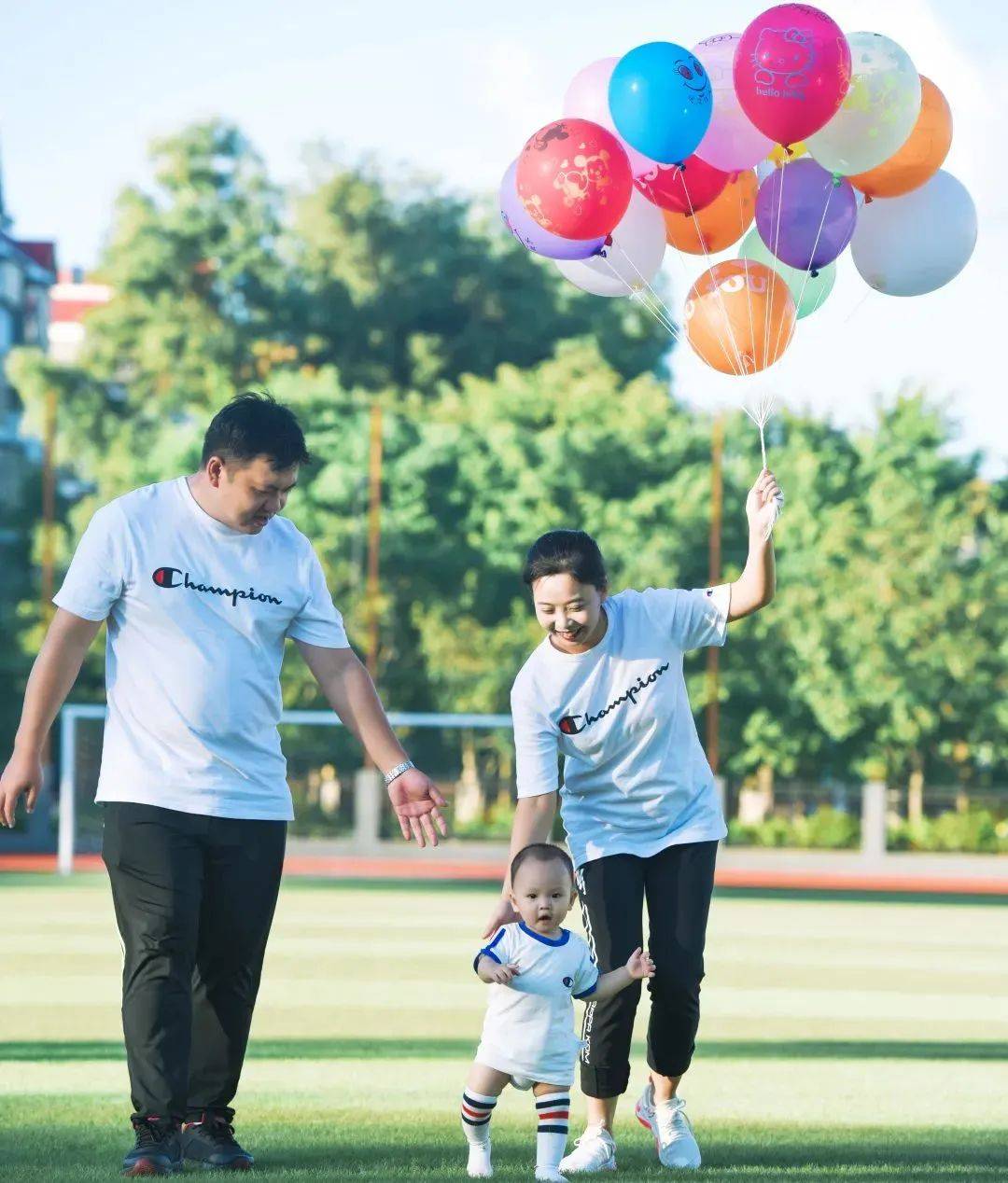 西双版纳州最美家庭李赢家庭柔肩担重任撑起半边天