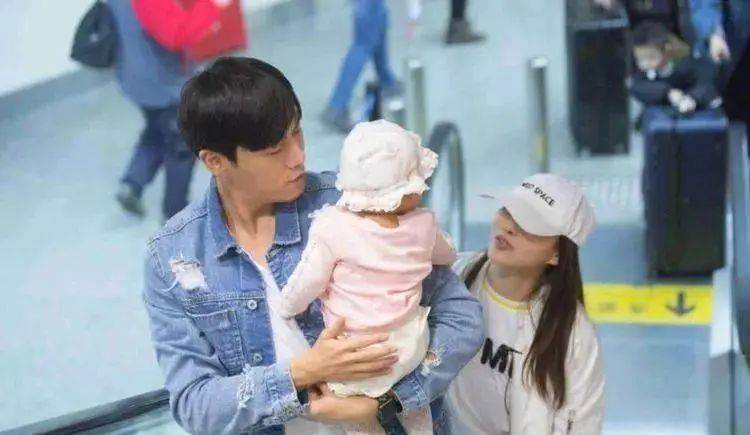 后娶大10岁二婚老婆,今女儿颜值一言难尽_生活_伊能静_秦昊