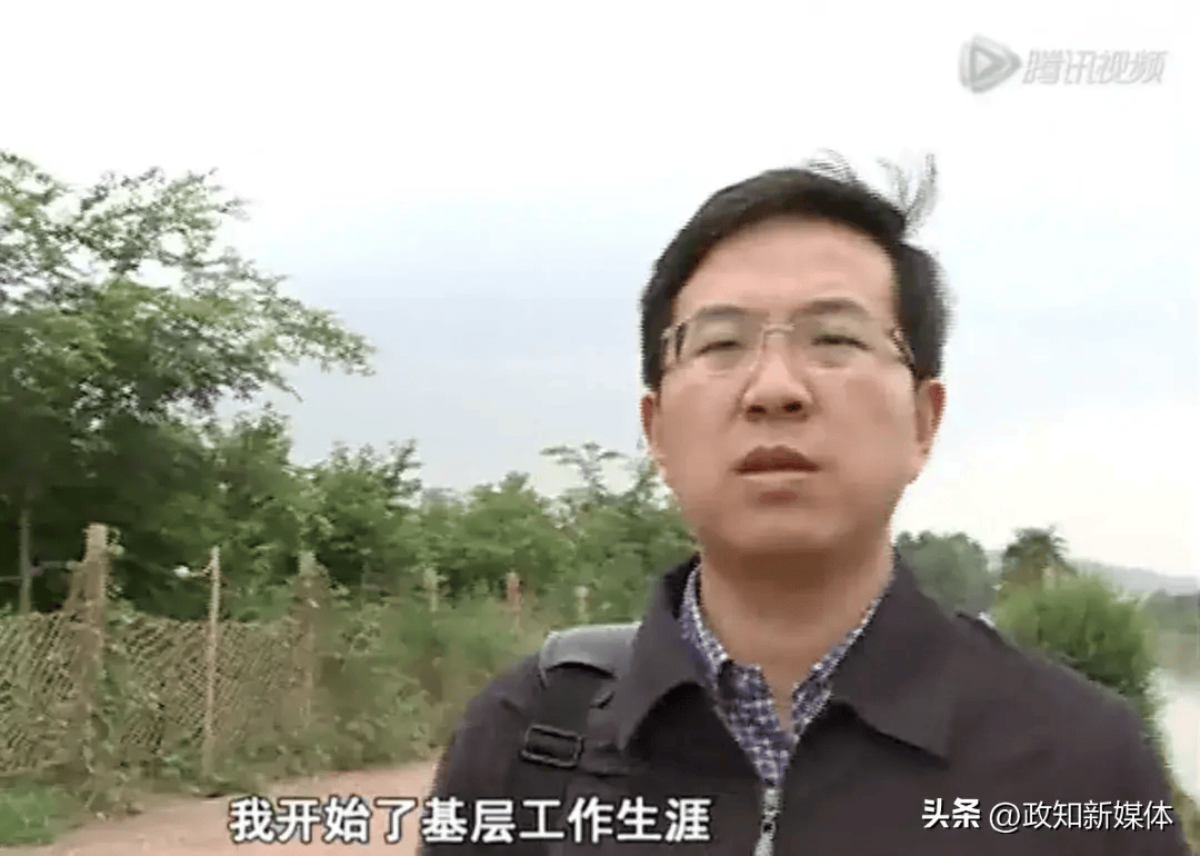 曾留学英国,在短视频出镜谈经历,上月刚被免职_曲靖市_徐政_主动
