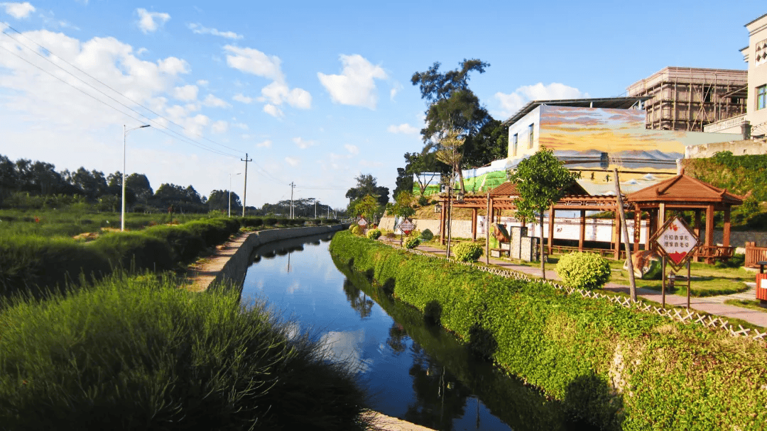 百善公园位于前楼镇岱南村,连接我县最长的东英溪水系,这里既有谷文昌