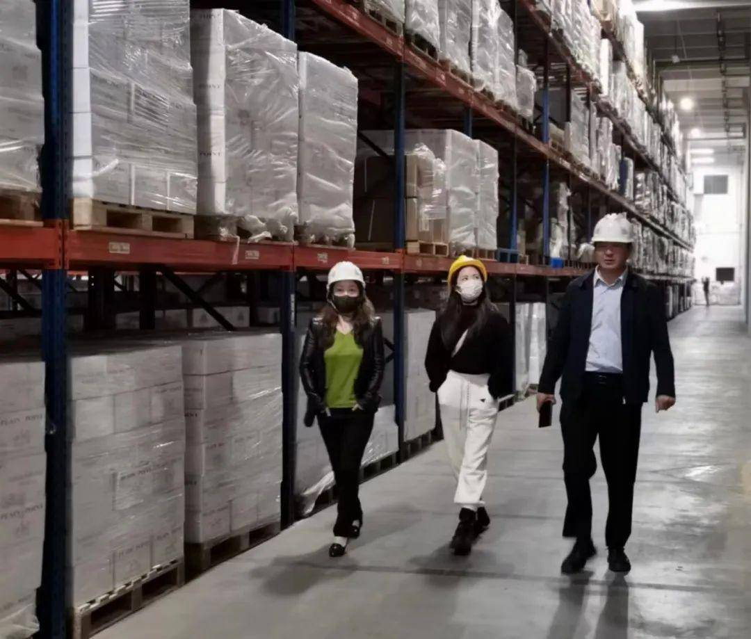 跟着店小二感受松江外贸经济活力中央市级和香港媒体集中采访松江企业