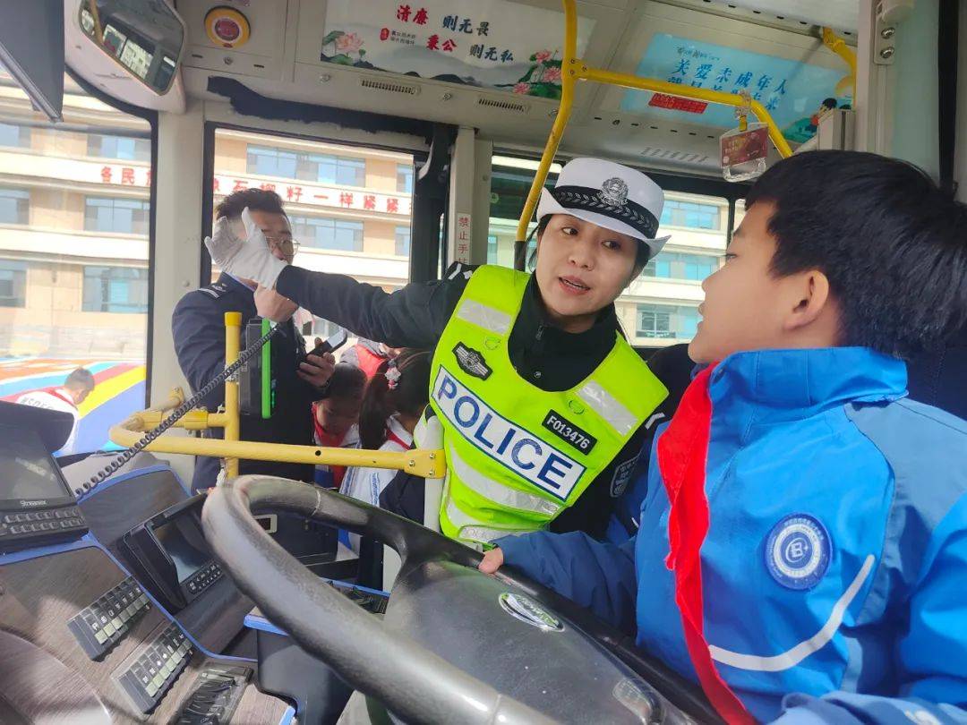 平安清明检查宣传两不误把好节前安全关