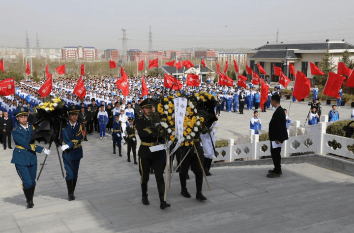 海原县第一中学开展"碧血忠魂映初心 铭史承志向前行"清明祭英烈活动