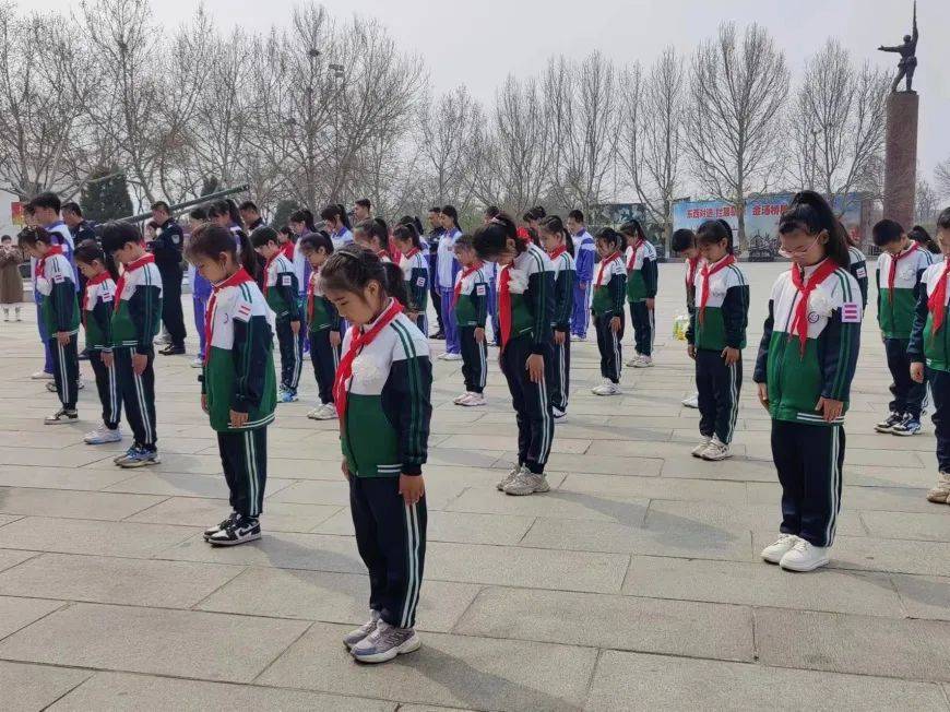 天津特警总队五支队九大队警员代表,天津商业大学,新华中学和苑学校与