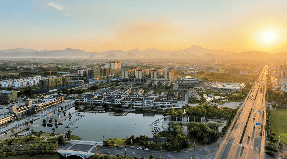 贵港开通扫墓临时公交专线不想被堵路上的请注意清明节假期出行提示