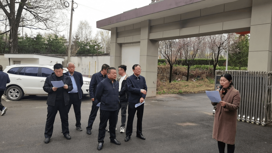 与会人员先后到店头镇雷震蔬菜农民专业合作社,黄陵县景盛果业农民