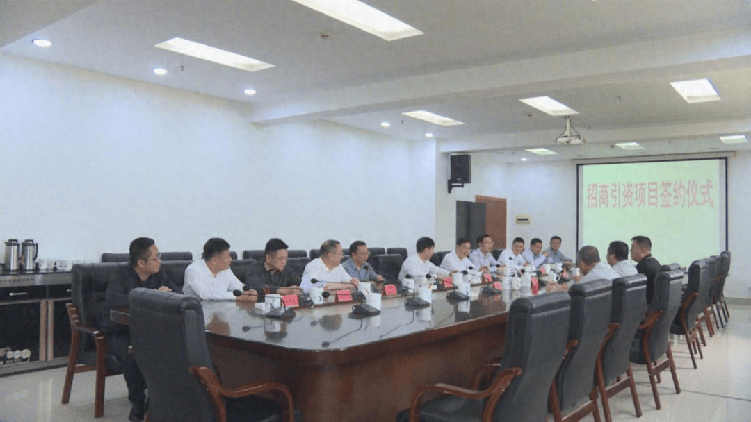 政法委书记严考泉出席签约仪式,寻乌县委常委,副县长钟平代表寻乌县