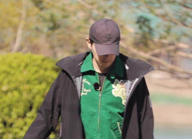 《极限挑战7》路透:邓伦素颜出镜太惊艳,但身材比例"翻车"了