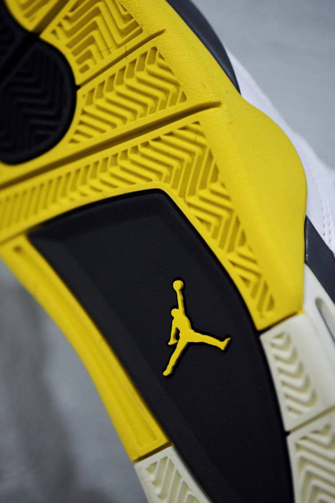 wmnsairjordan4retrovividsulfursoar限量发售