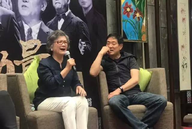对于丈夫的担心,宋春丽既幸福又感动.
