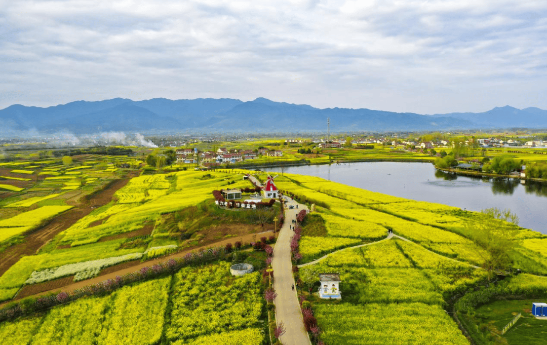 镇巴县踏青赏花游:泾洋街道李家坪村草坝农庄→黎坝镇油菜花→简池镇