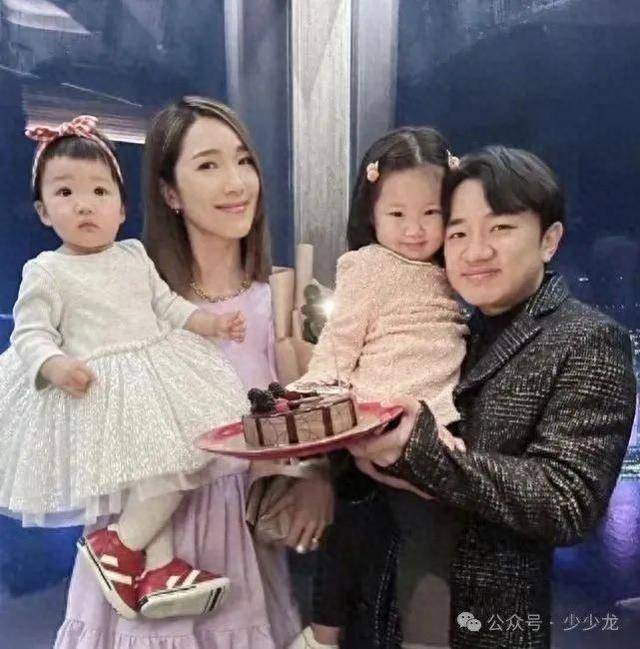 上帝吻了王祖蓝小女儿的脸却忘了给大女儿留扇窗