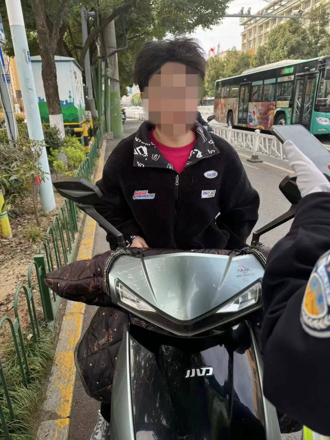 徐某违法地点:皖西大道六安大市场违法时间:3月11日姓名:夏某某违法