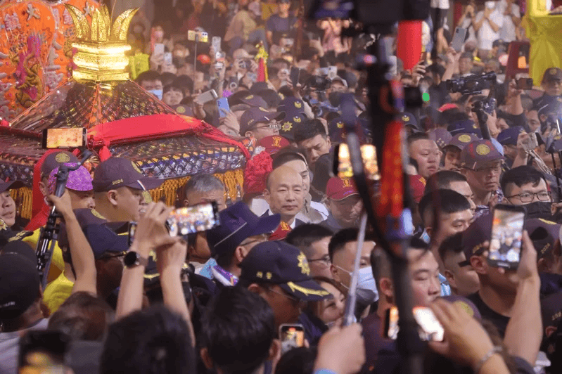 台湾大甲妈祖起驾开启一年一度绕境巡游
