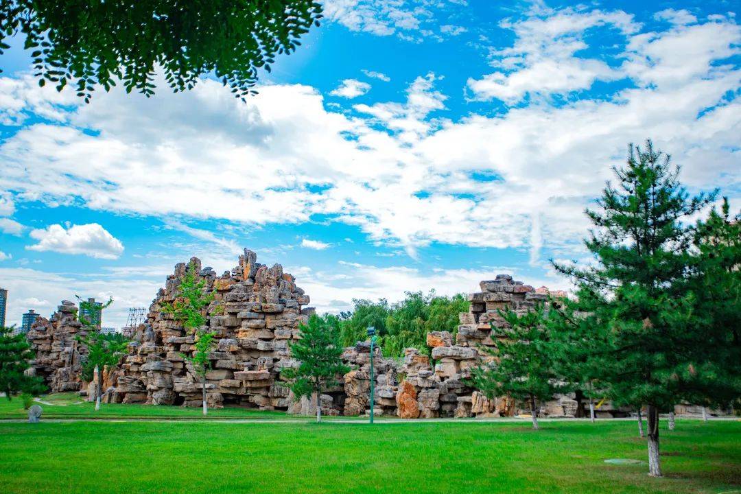 胜日寻芳泗水滨,宋 朱熹春 日河滨公园麻黄梁黄土地质公园游览地点